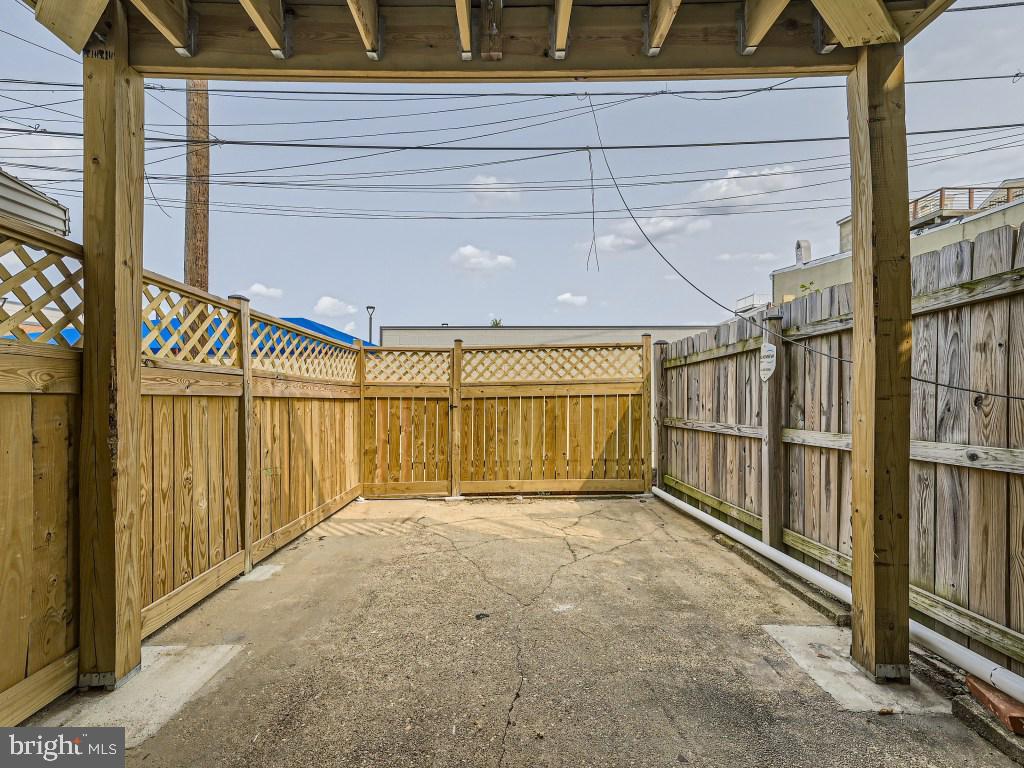 LOCUST POINT - Residential Lease