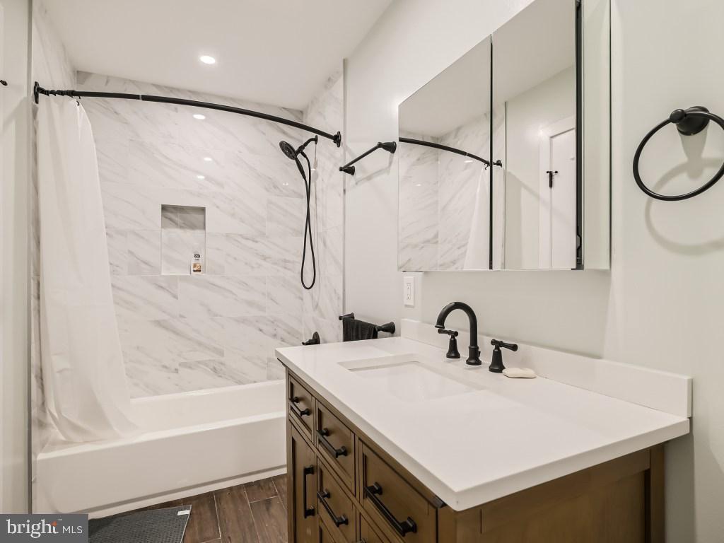 LOCUST POINT - Residential Lease