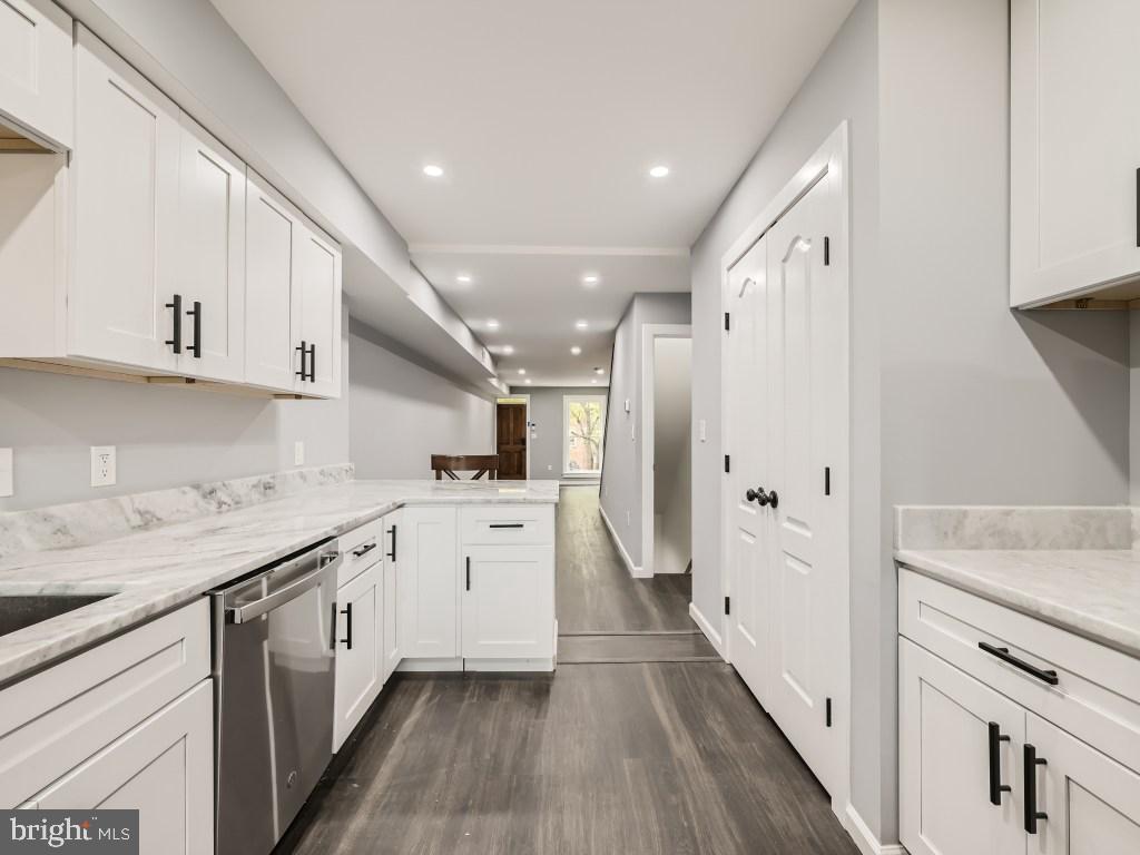 LOCUST POINT - Residential Lease