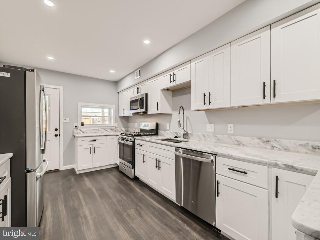 LOCUST POINT - Residential Lease