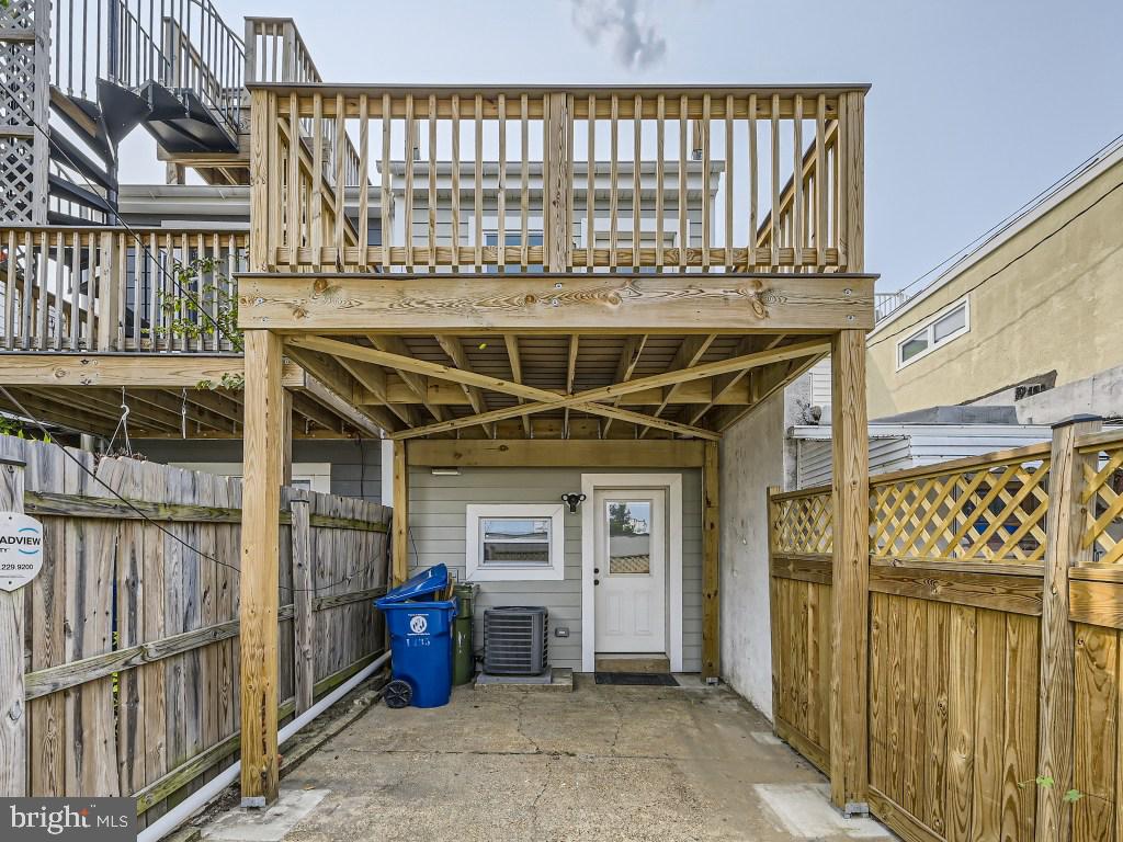 LOCUST POINT - Residential Lease