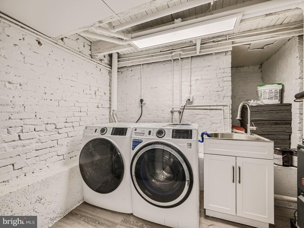 LOCUST POINT - Residential Lease