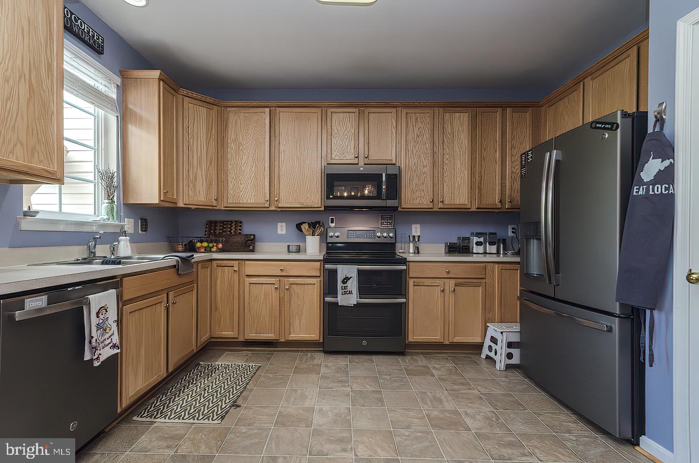 COLONIAL HILLS - Residential