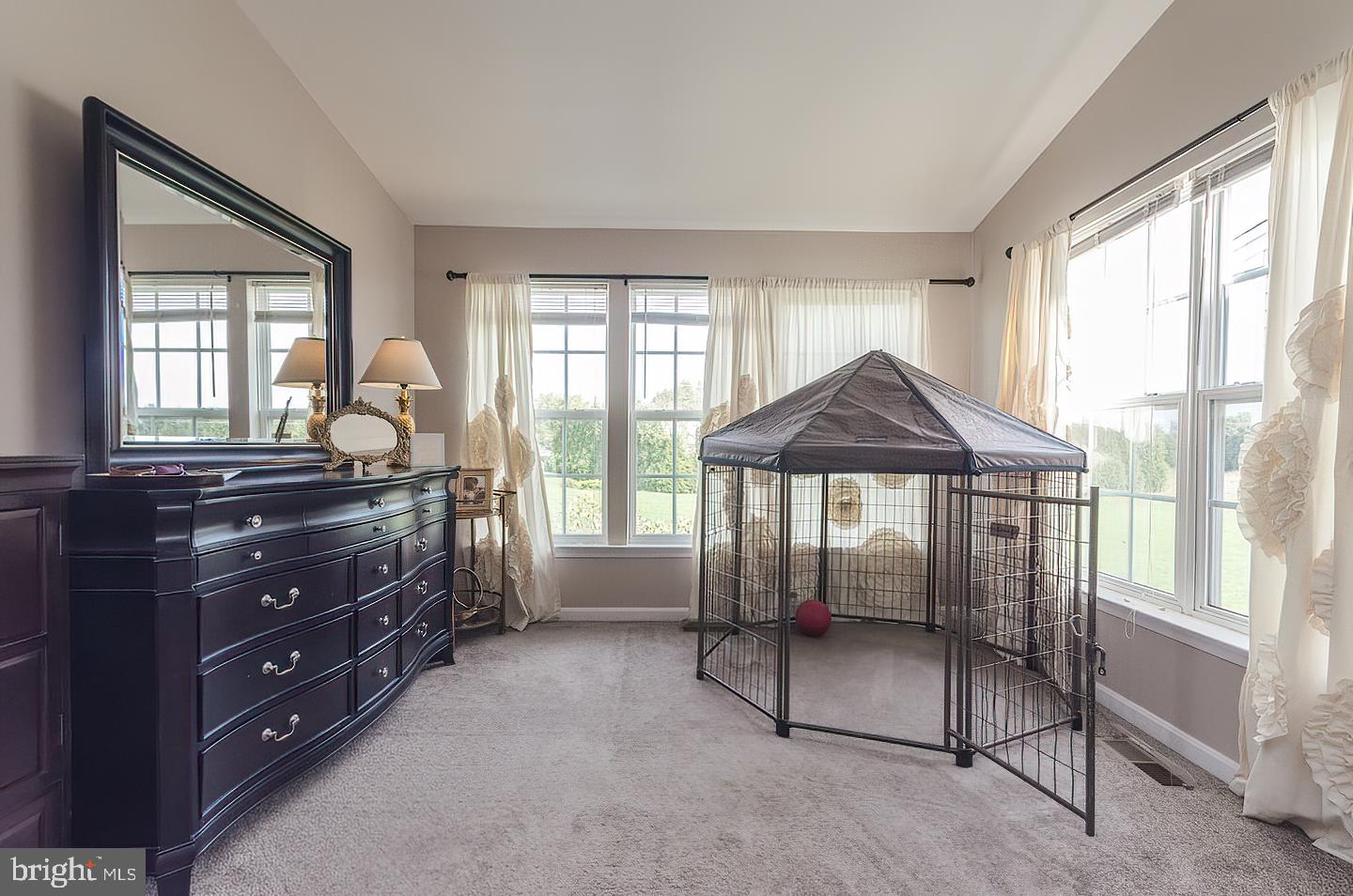 COLONIAL HILLS - Residential