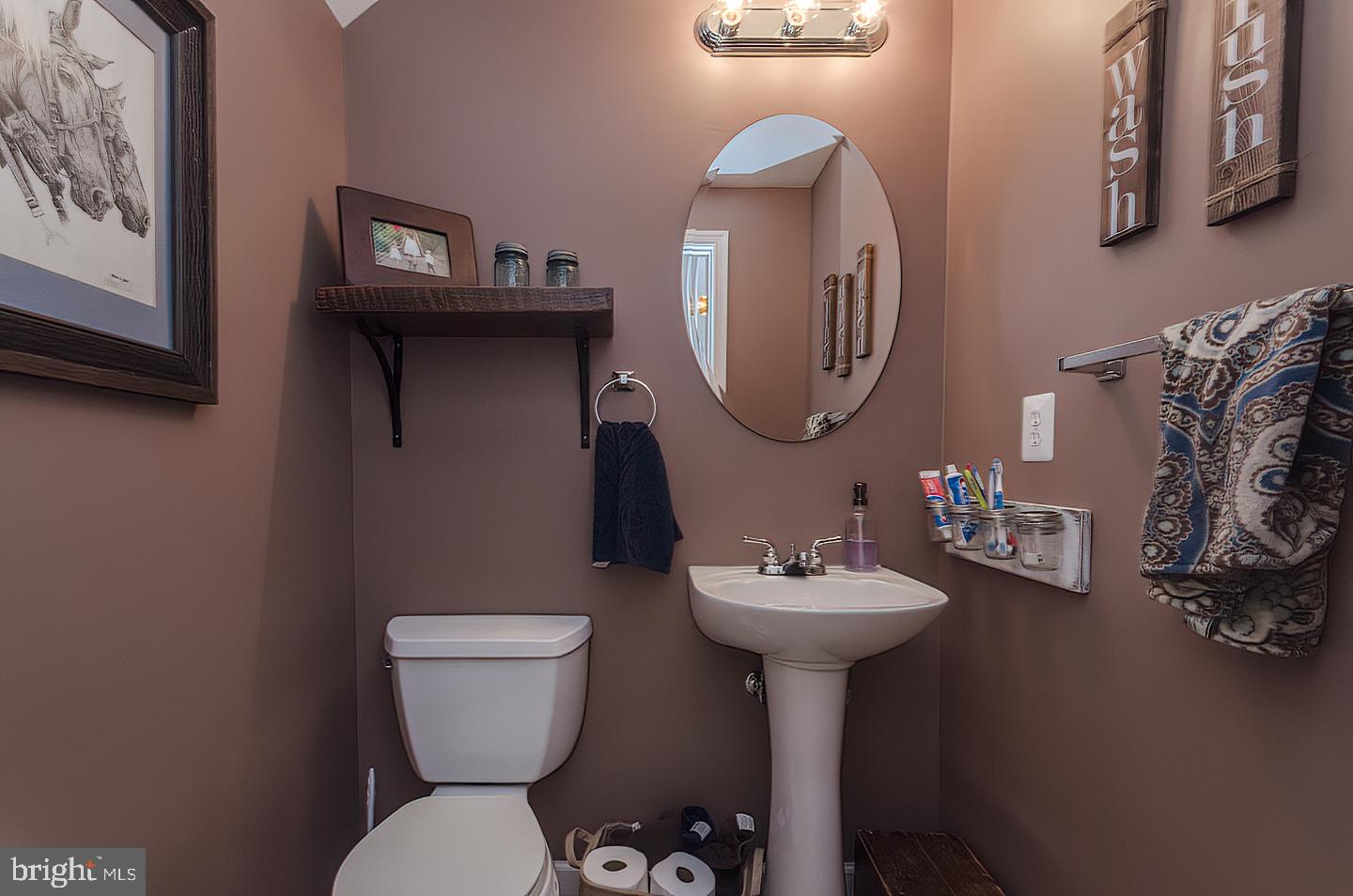 COLONIAL HILLS - Residential