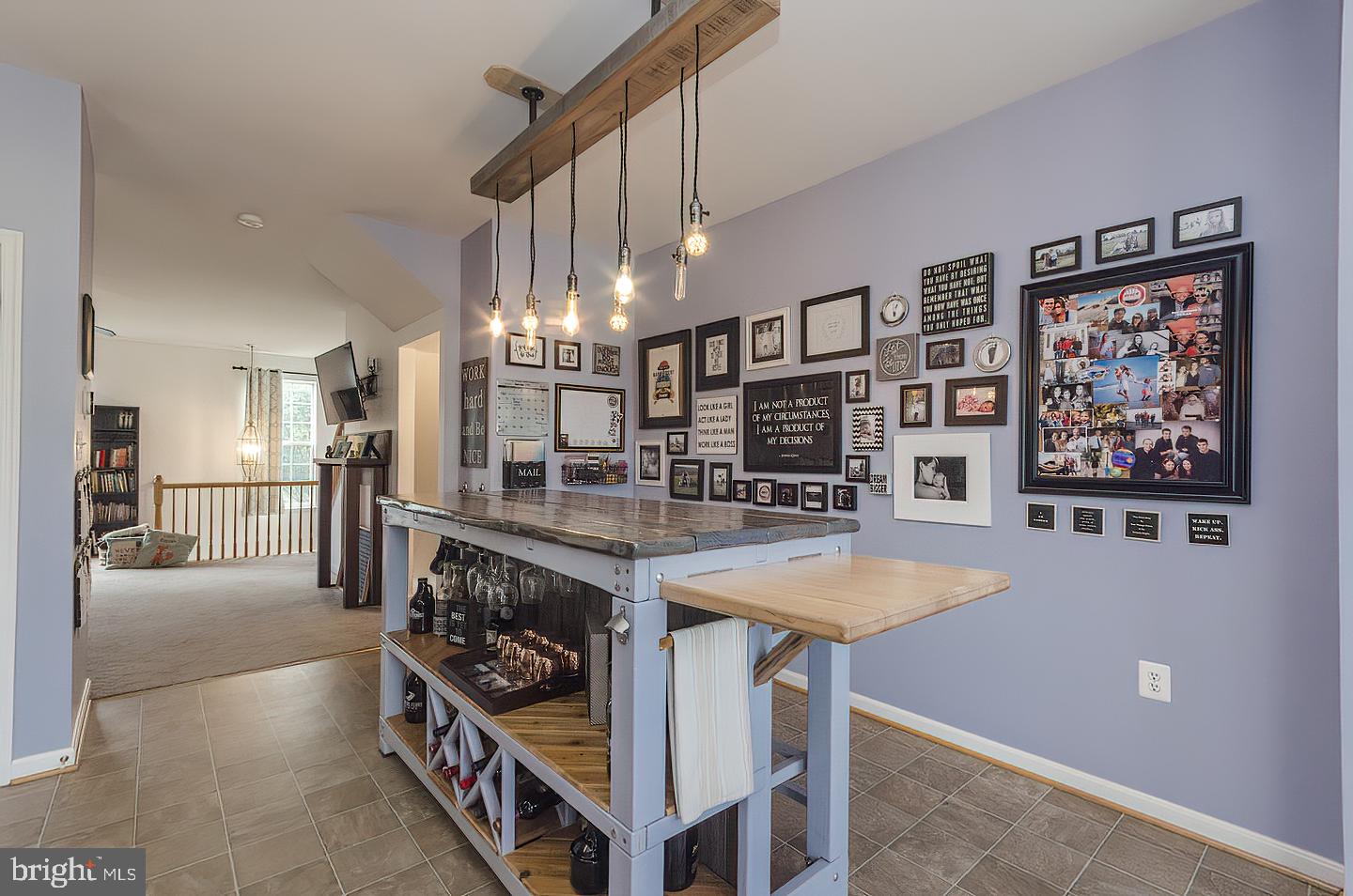 COLONIAL HILLS - Residential