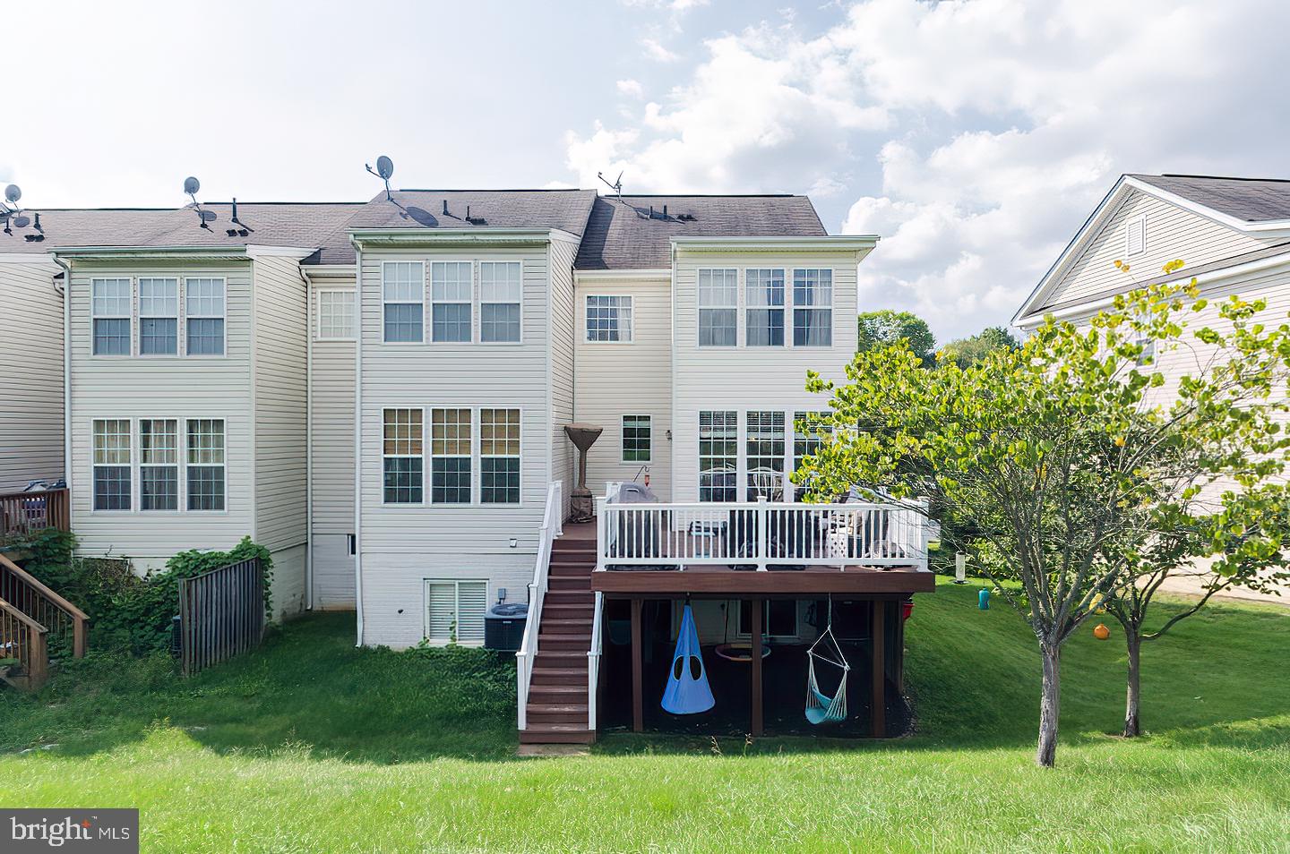 COLONIAL HILLS - Residential