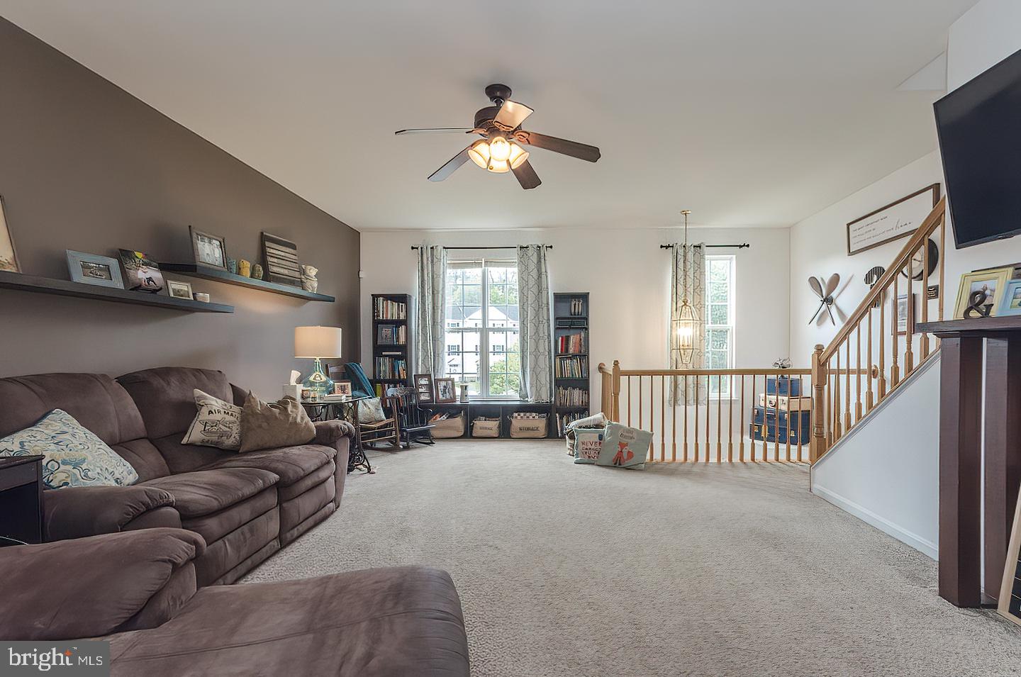 COLONIAL HILLS - Residential