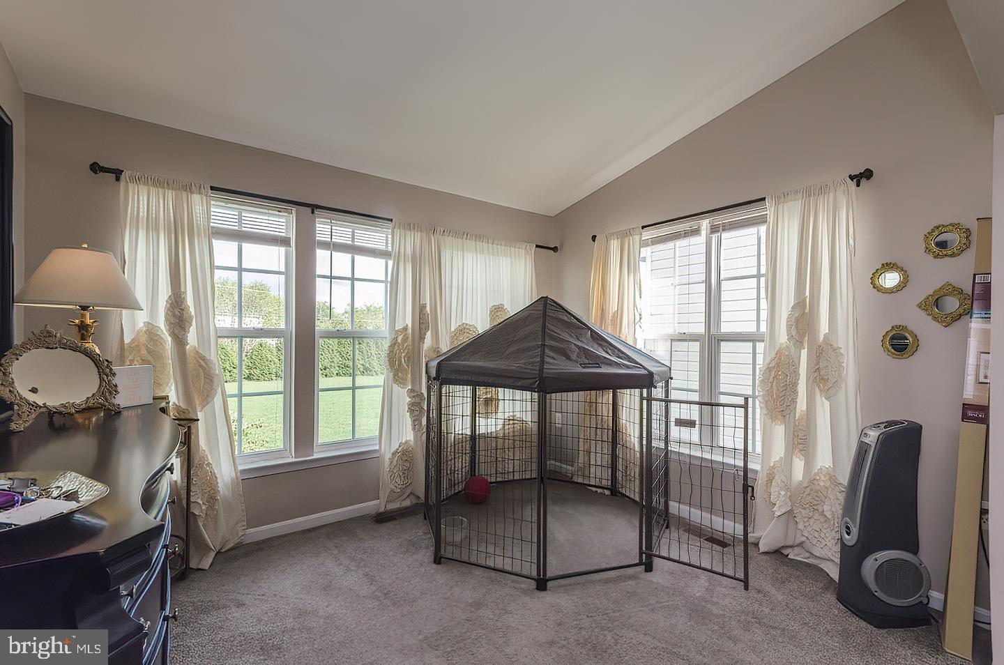 COLONIAL HILLS - Residential