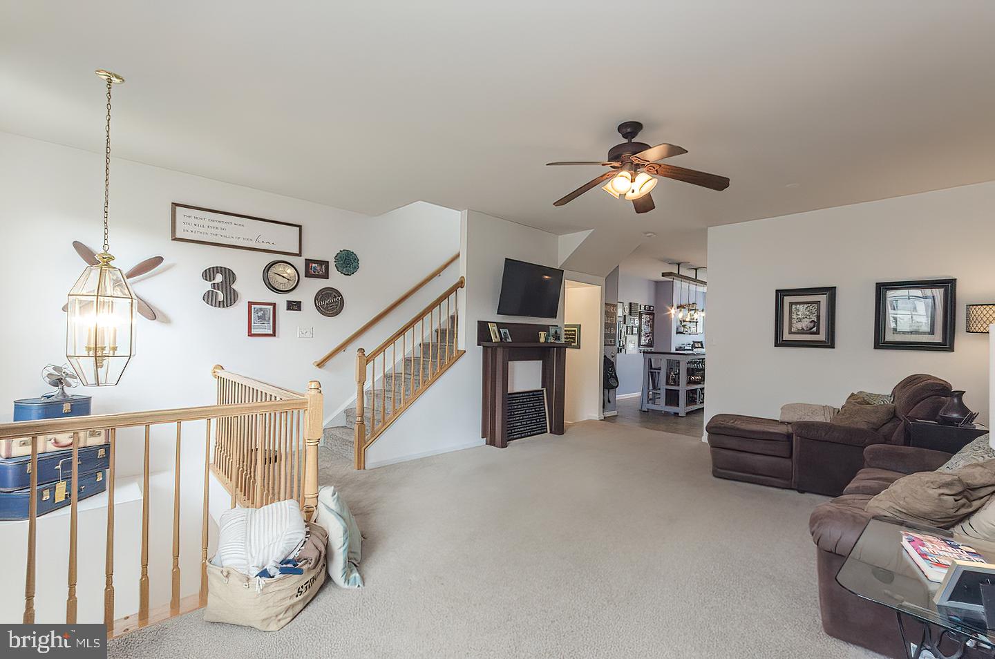 COLONIAL HILLS - Residential