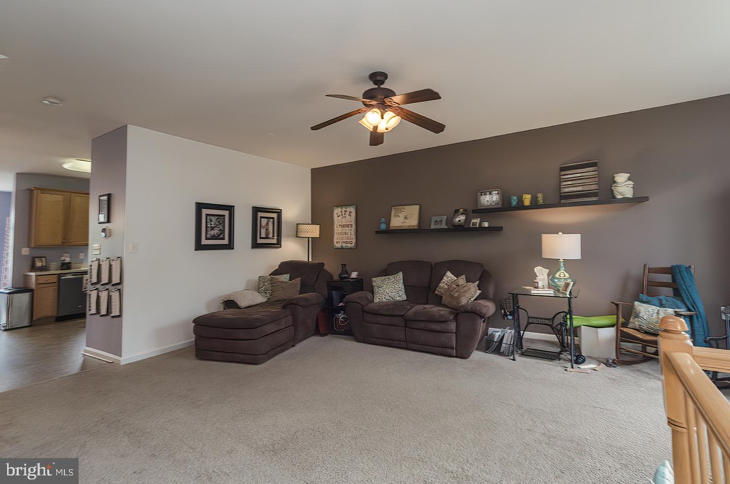 COLONIAL HILLS - Residential