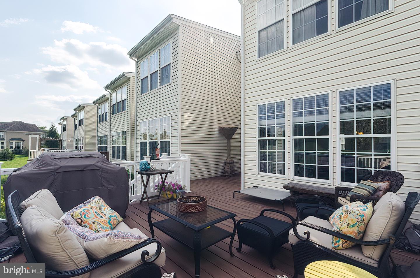 COLONIAL HILLS - Residential