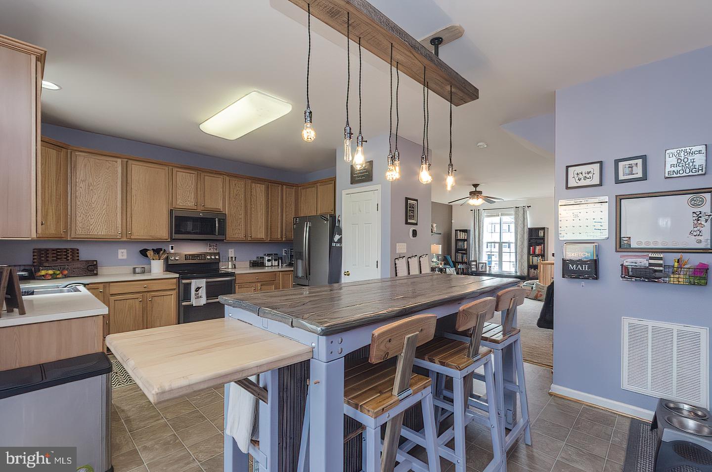 COLONIAL HILLS - Residential