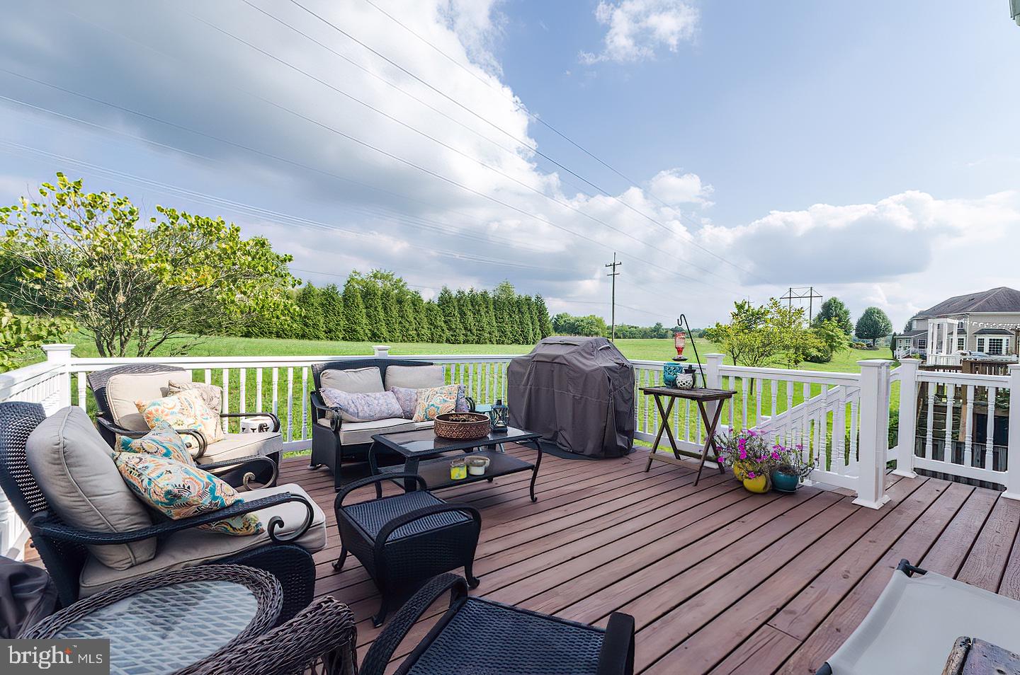 COLONIAL HILLS - Residential