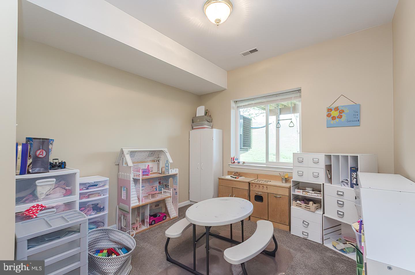 COLONIAL HILLS - Residential