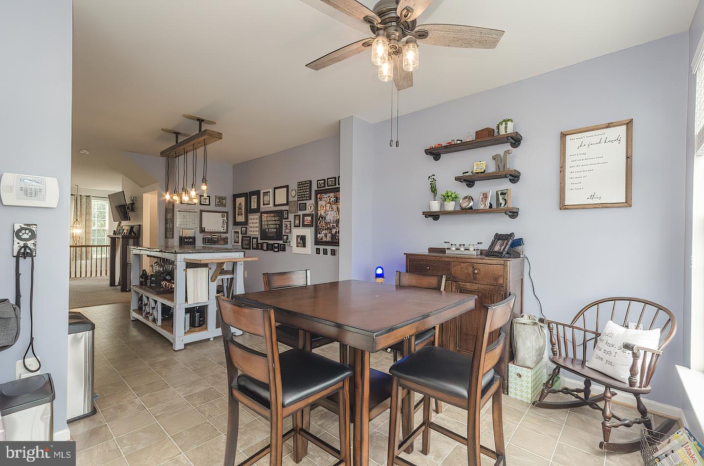 COLONIAL HILLS - Residential