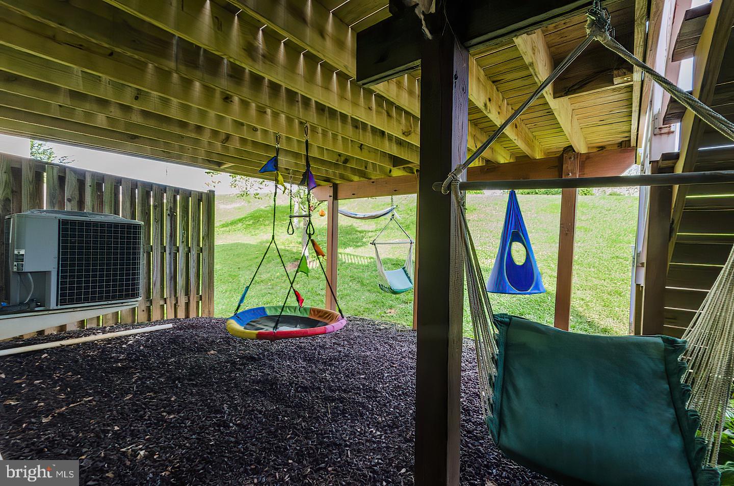 COLONIAL HILLS - Residential