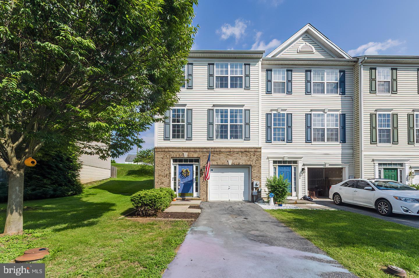 COLONIAL HILLS - Residential