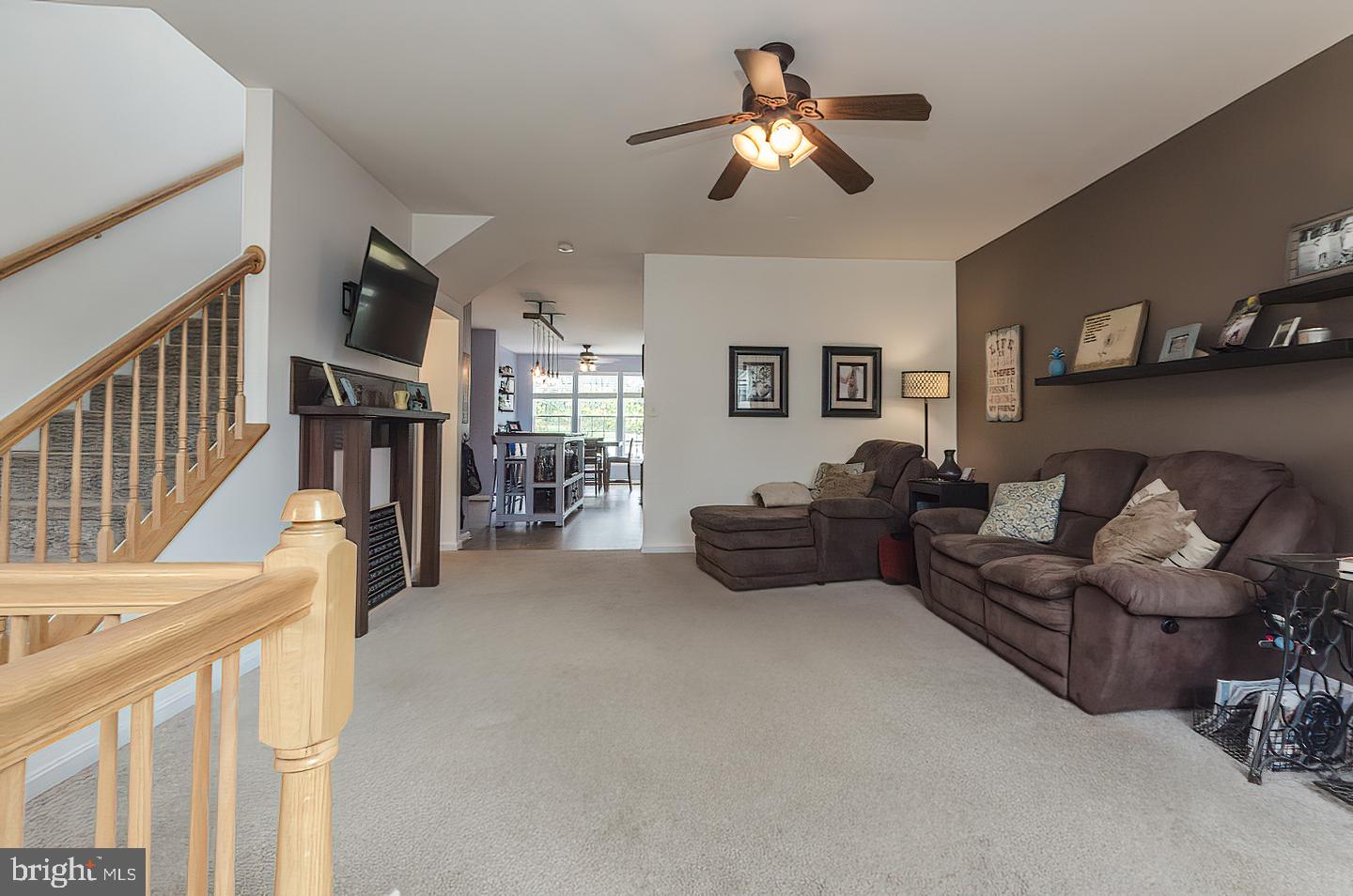 COLONIAL HILLS - Residential