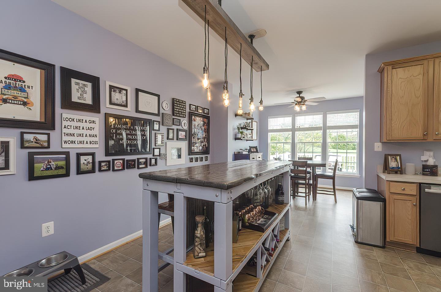 COLONIAL HILLS - Residential