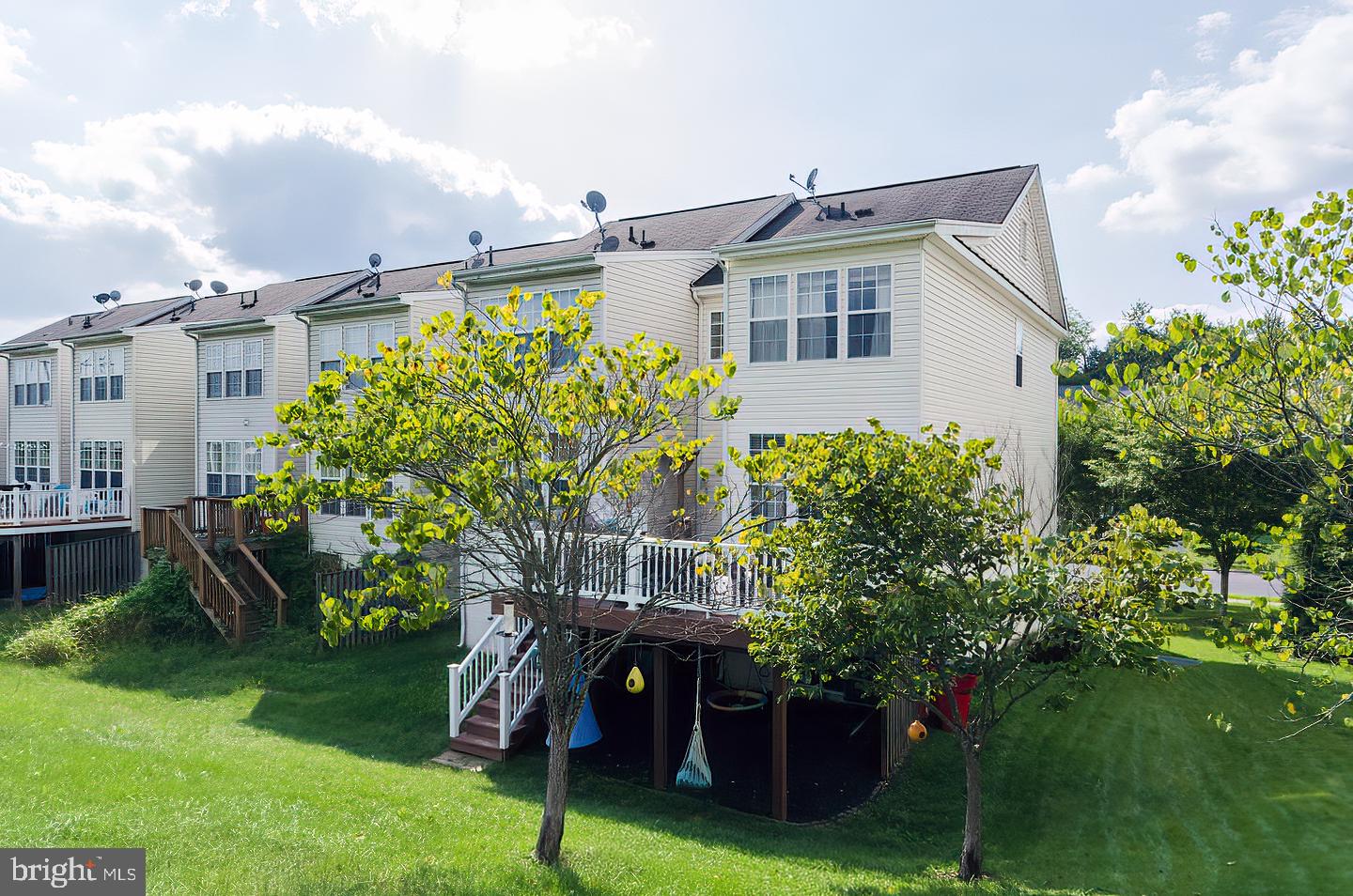 COLONIAL HILLS - Residential