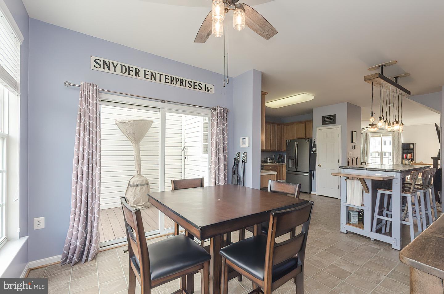 COLONIAL HILLS - Residential