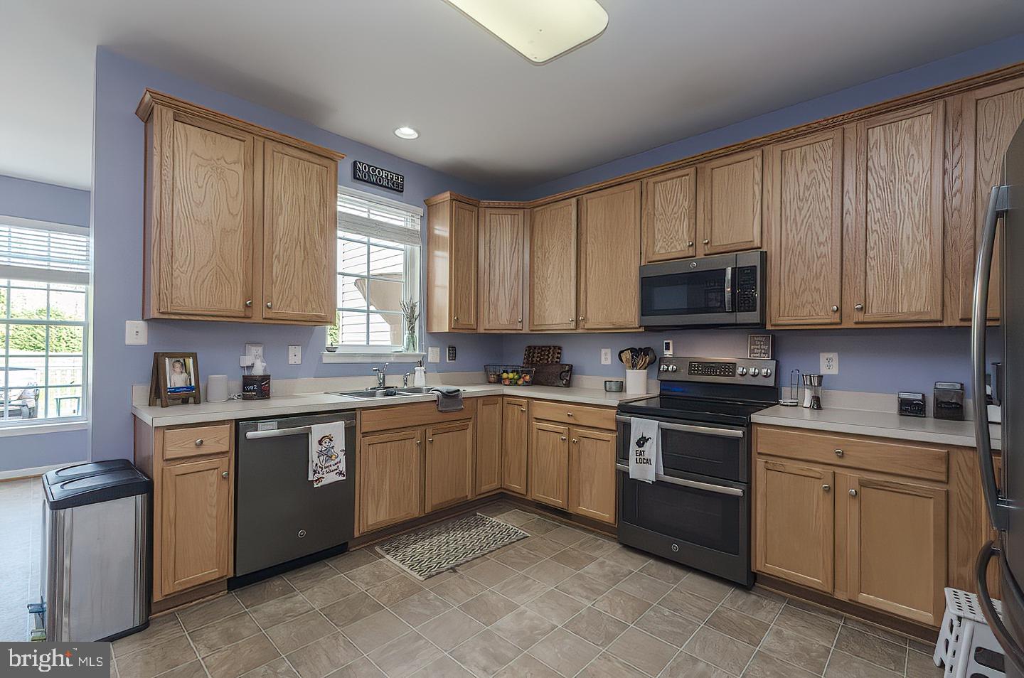 COLONIAL HILLS - Residential