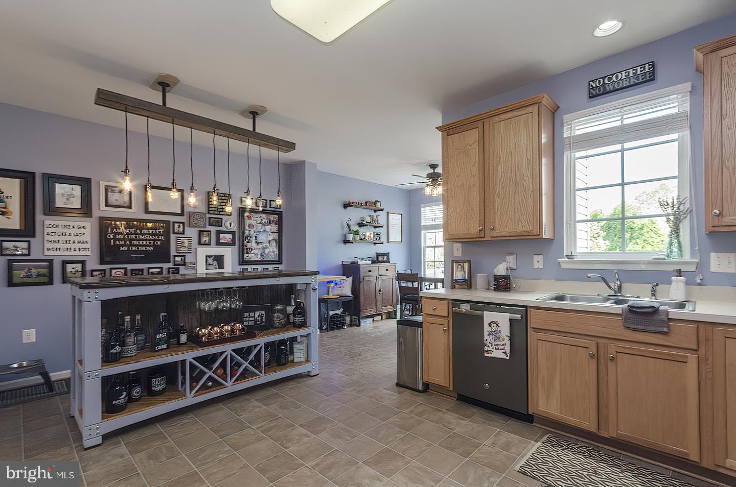 COLONIAL HILLS - Residential