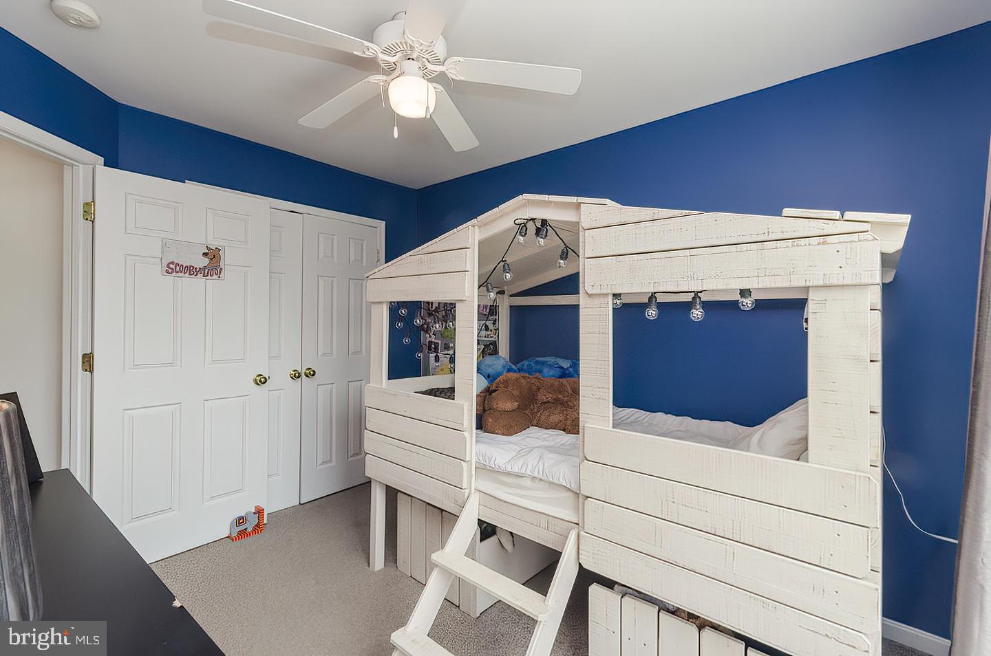 COLONIAL HILLS - Residential