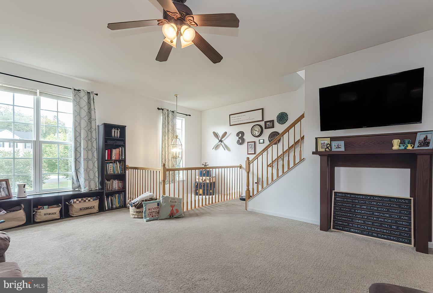 COLONIAL HILLS - Residential