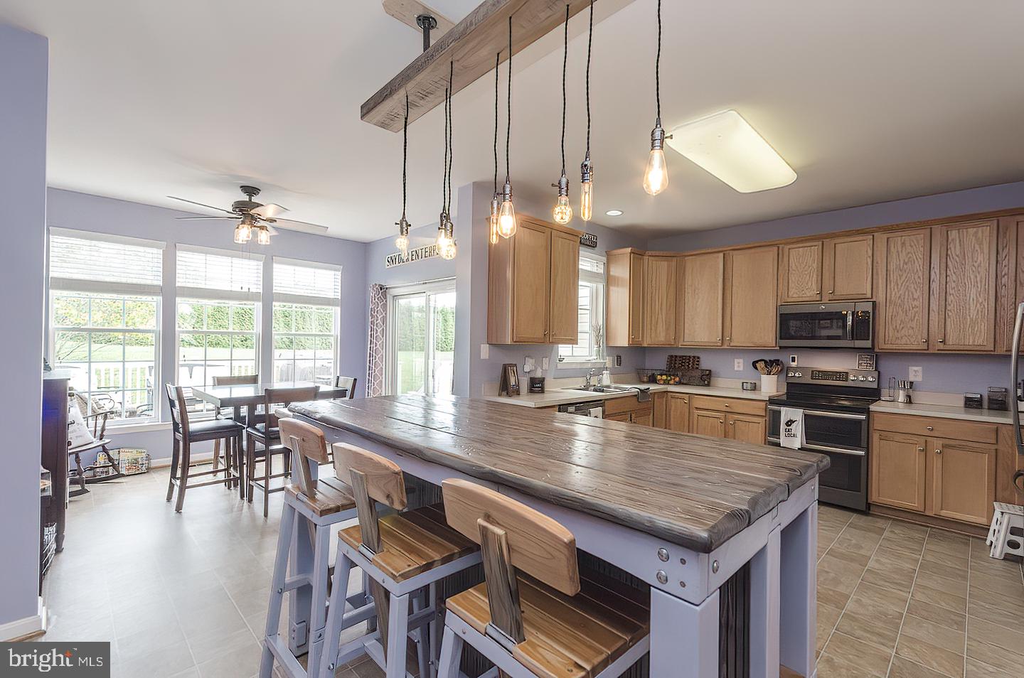 COLONIAL HILLS - Residential