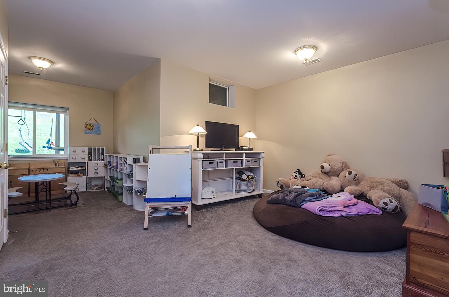 COLONIAL HILLS - Residential