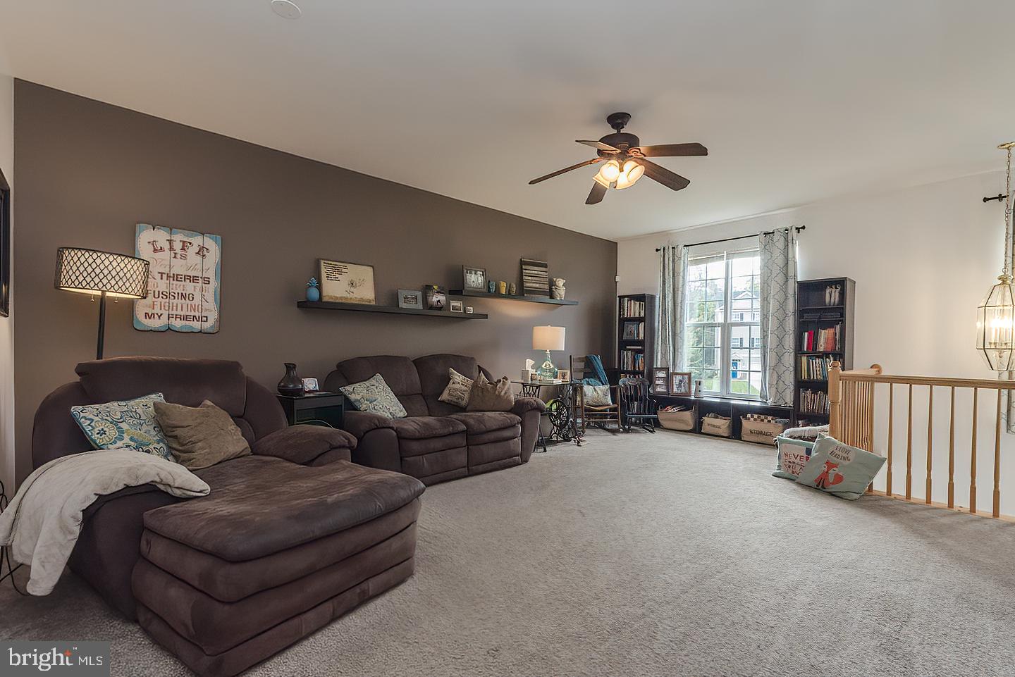 COLONIAL HILLS - Residential