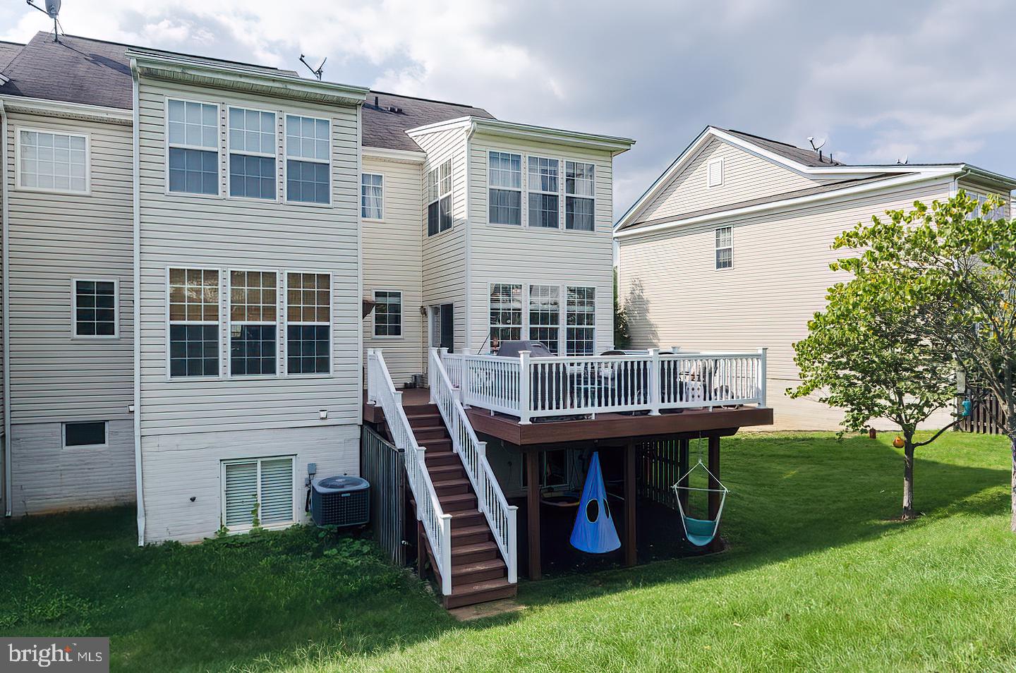 COLONIAL HILLS - Residential