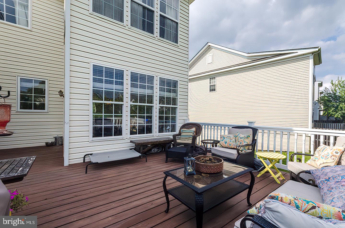 COLONIAL HILLS - Residential