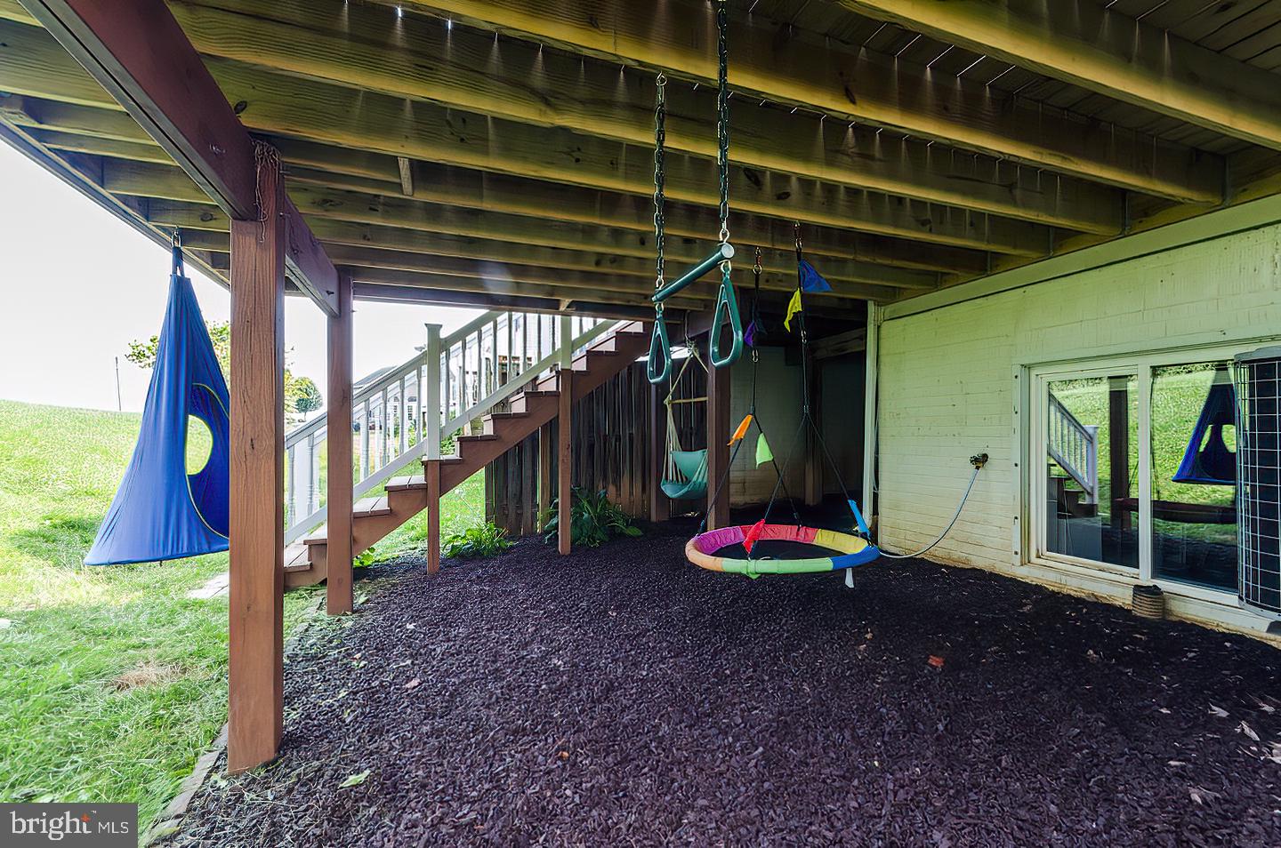 COLONIAL HILLS - Residential