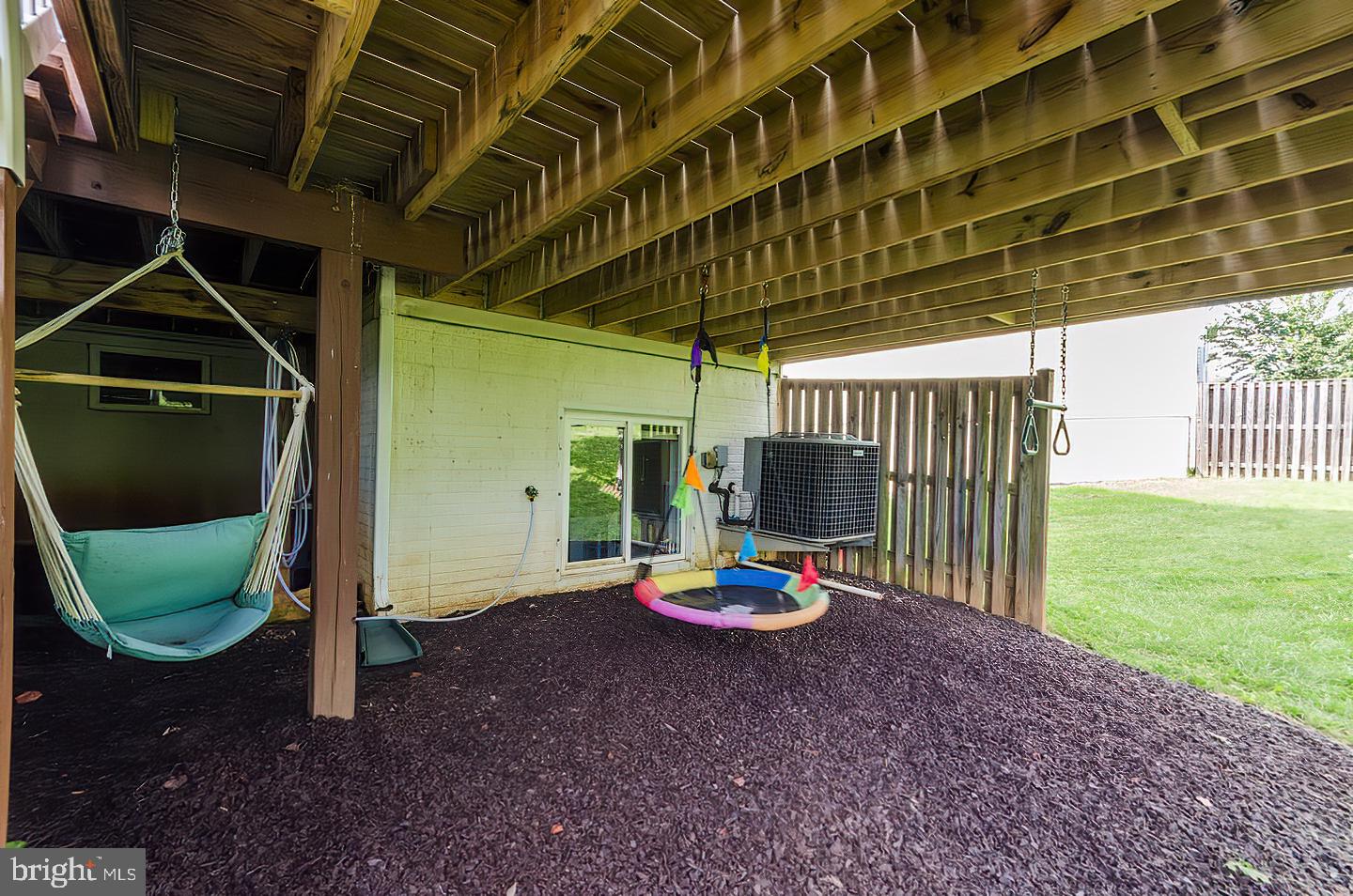 COLONIAL HILLS - Residential