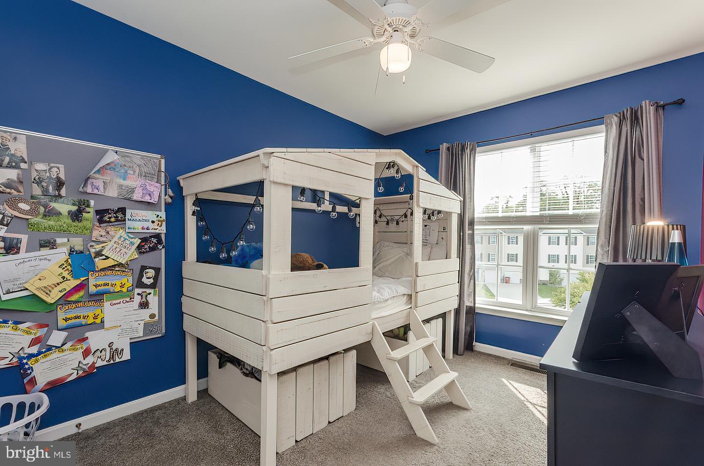 COLONIAL HILLS - Residential