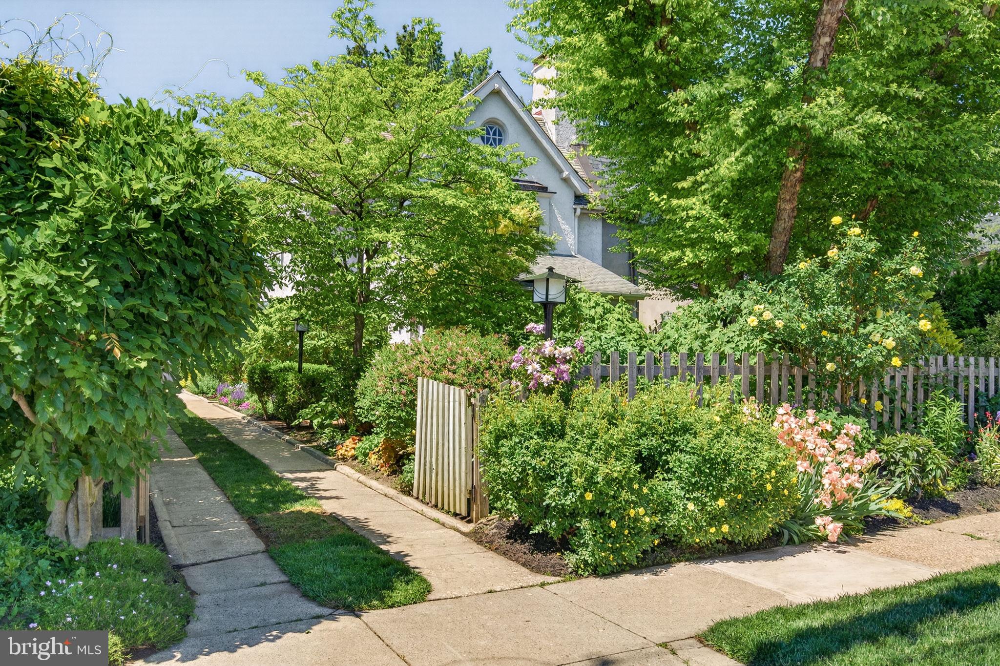 EAST FALLS - Residential