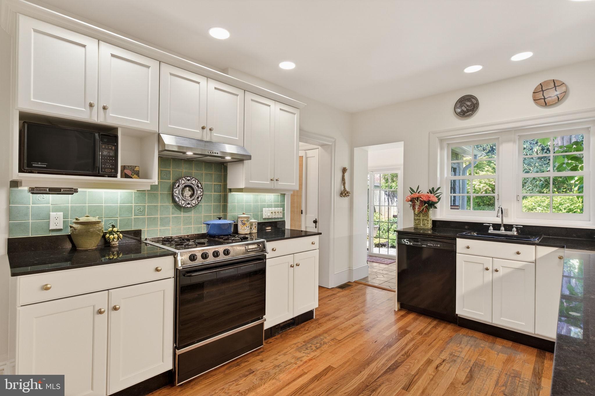 EAST FALLS - Residential