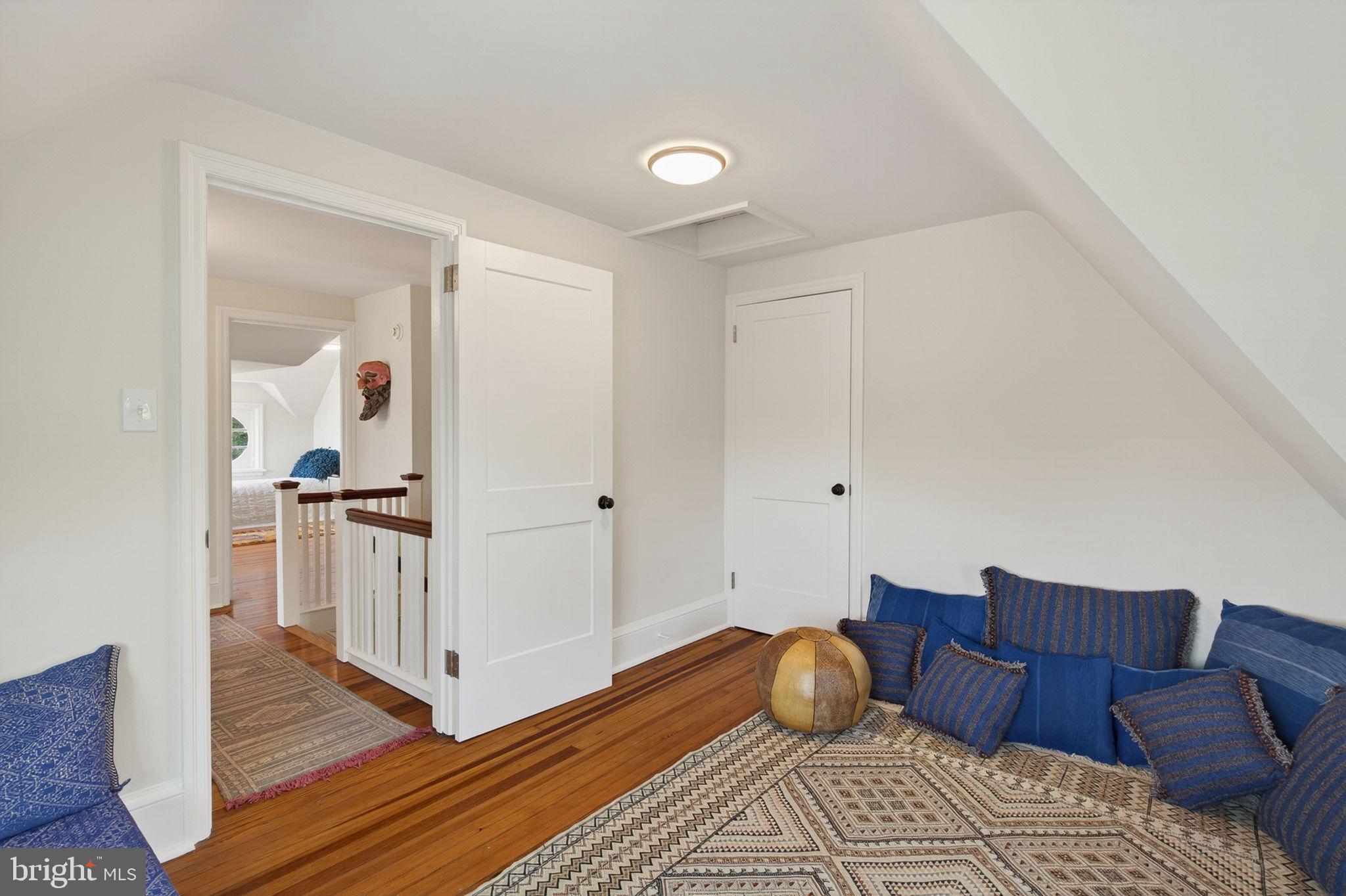 EAST FALLS - Residential