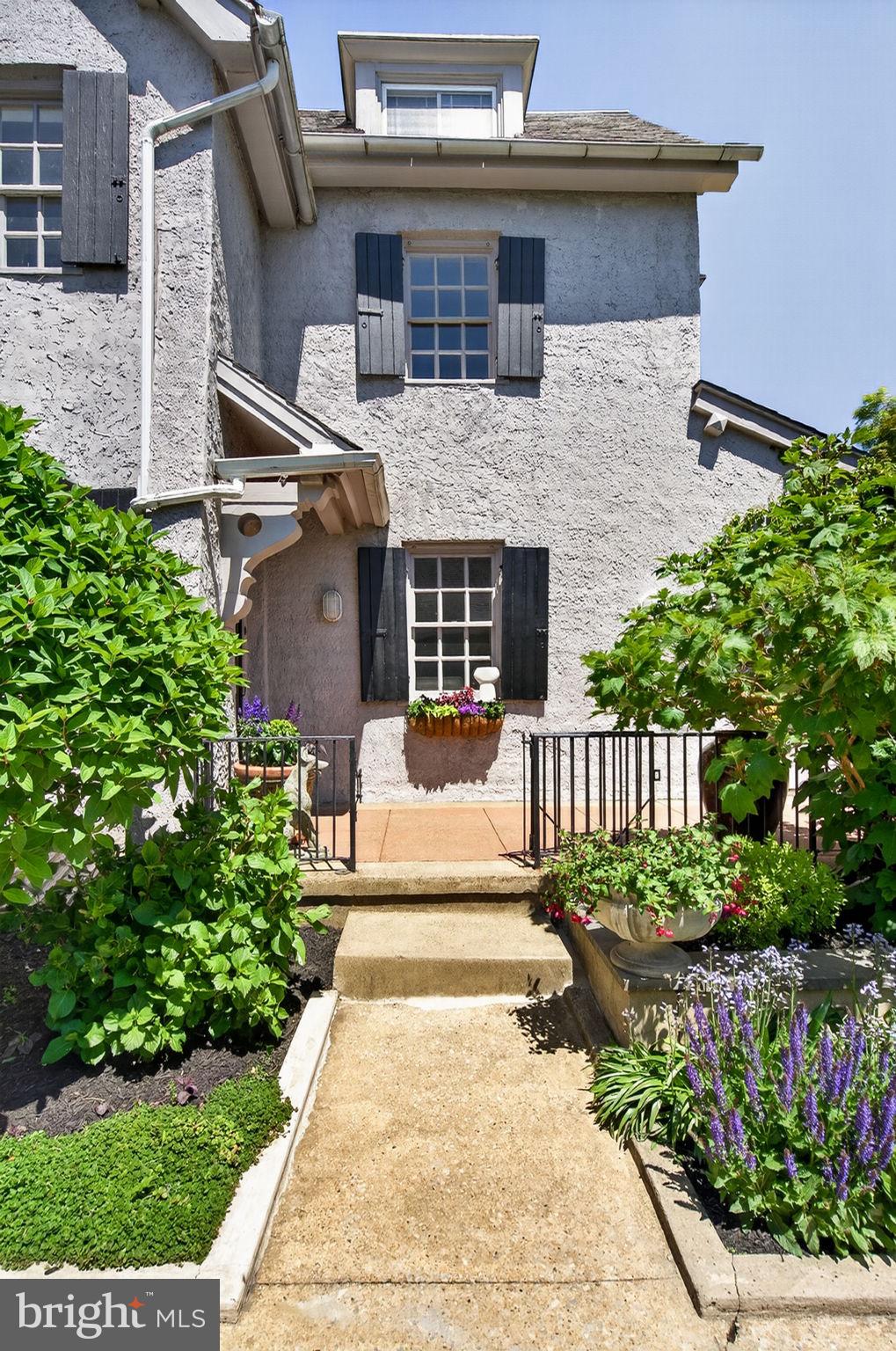 EAST FALLS - Residential