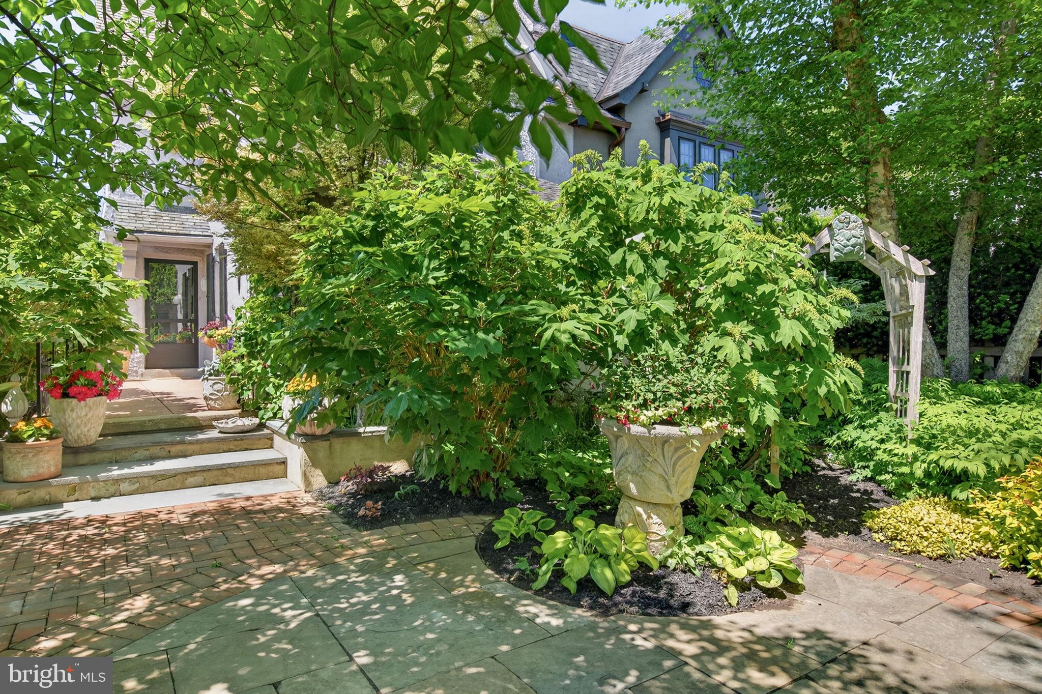 EAST FALLS - Residential