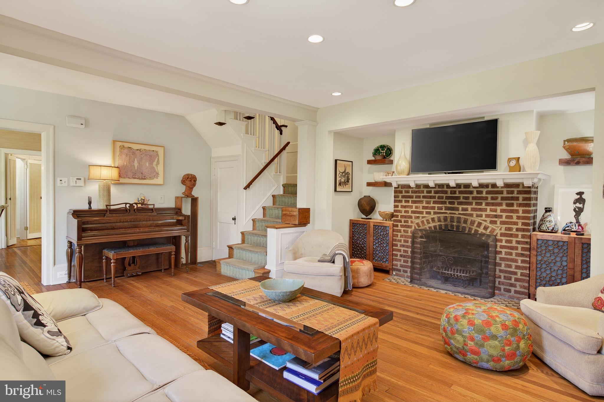 EAST FALLS - Residential