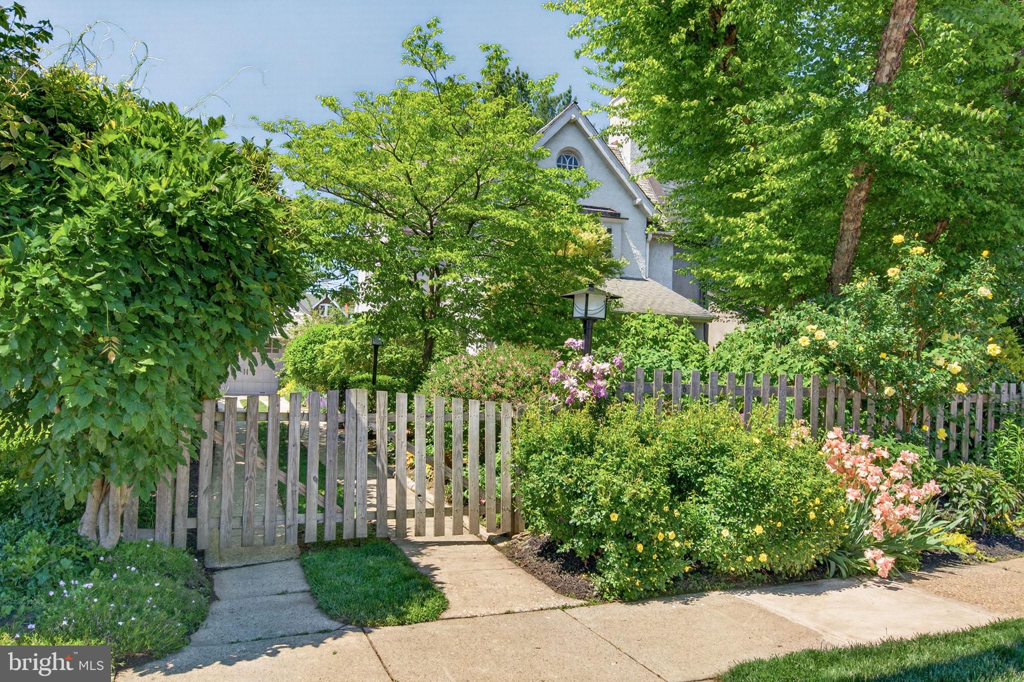 EAST FALLS - Residential