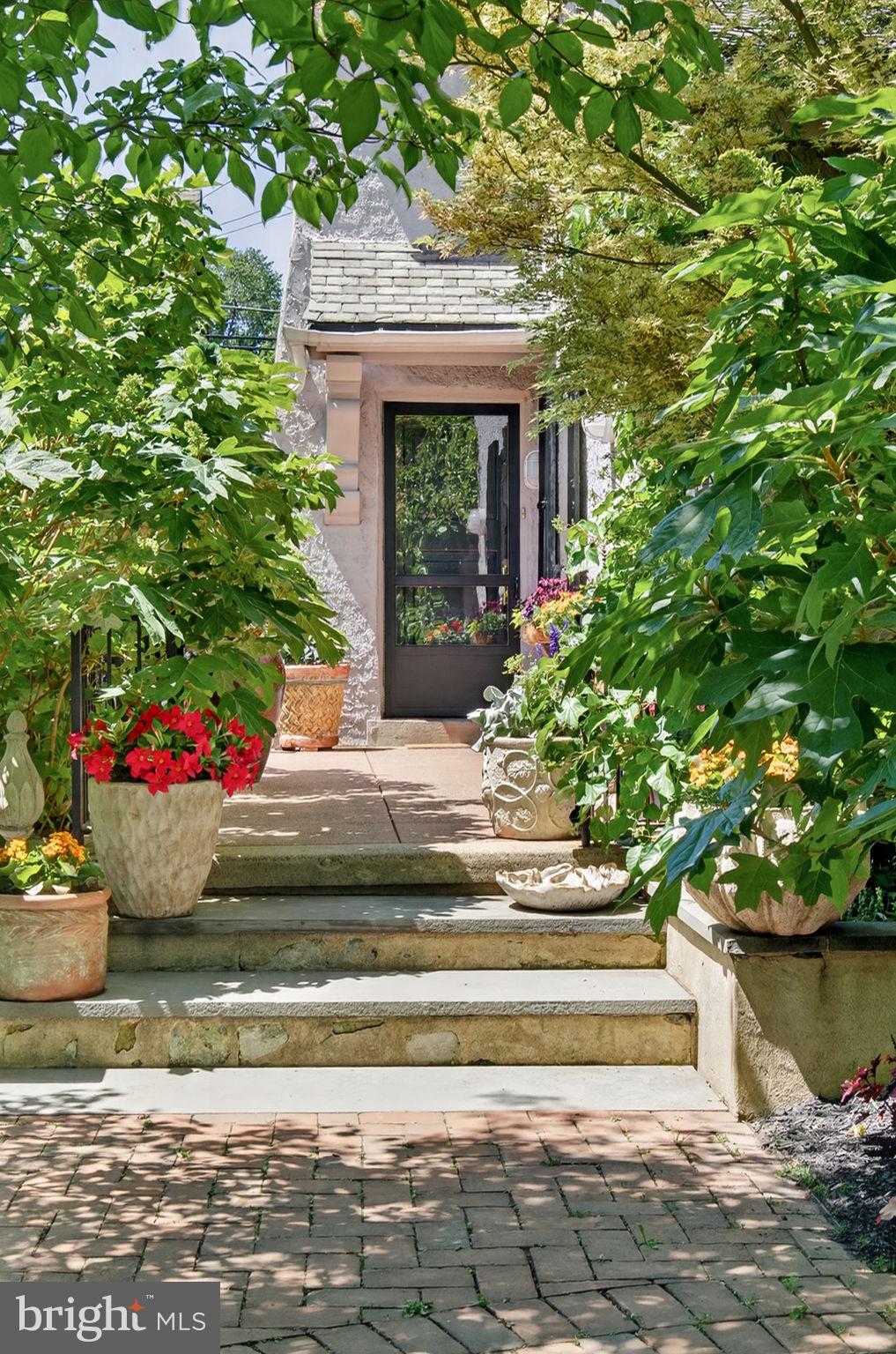 EAST FALLS - Residential