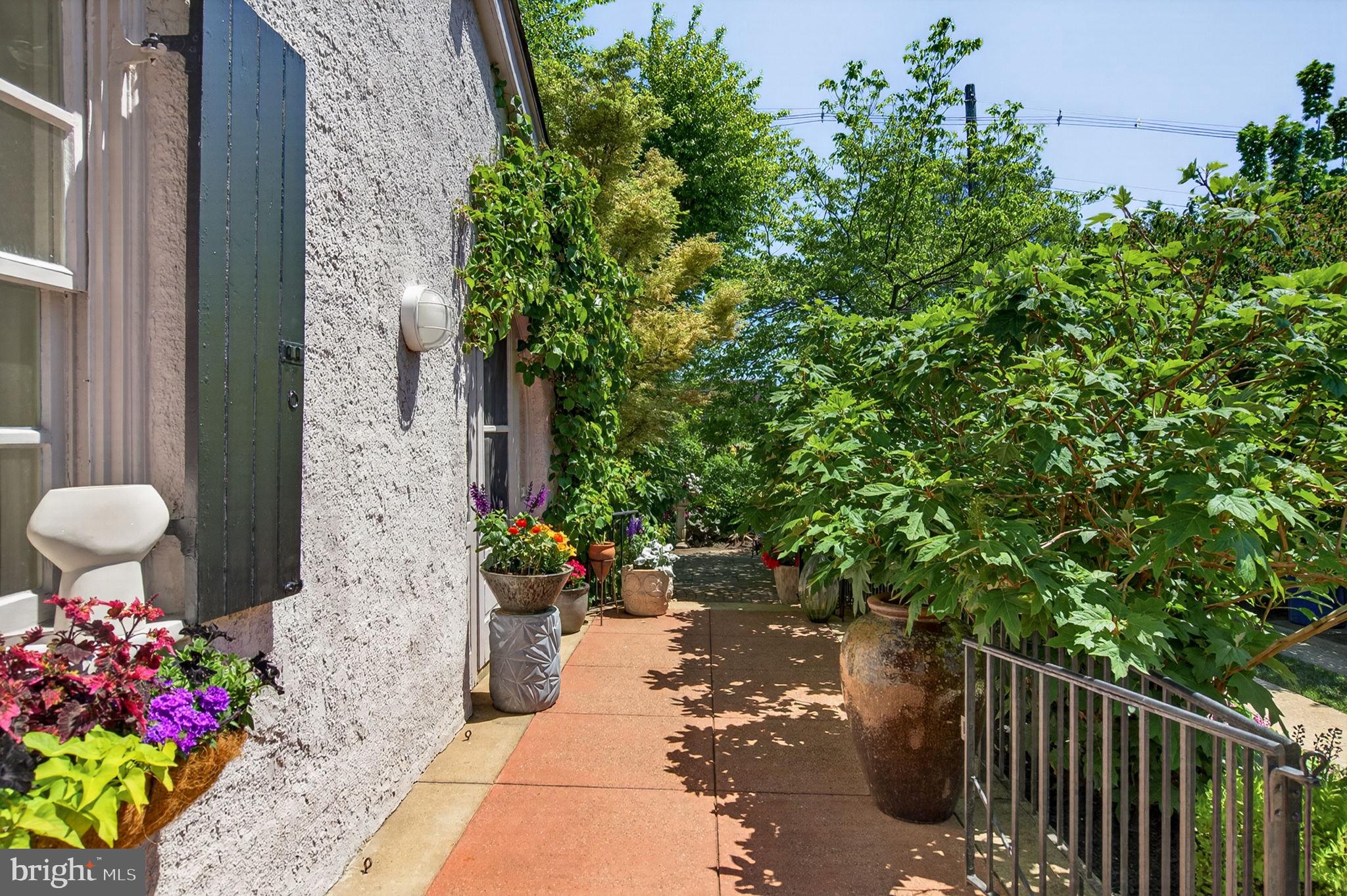 EAST FALLS - Residential
