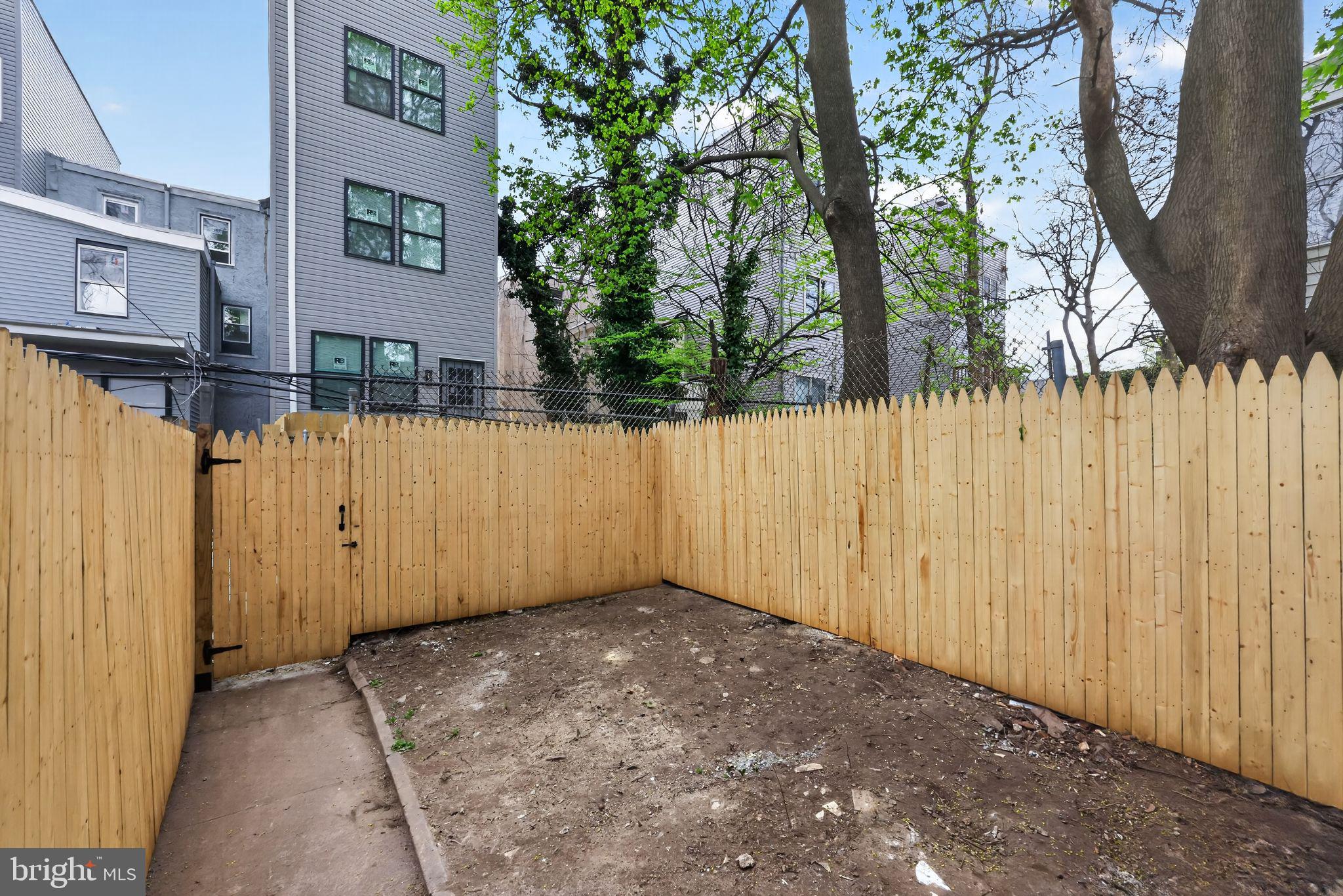 LUDLOW - Residential