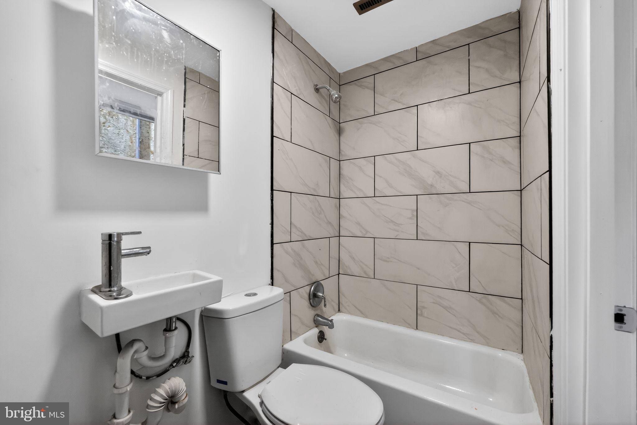 LUDLOW - Residential