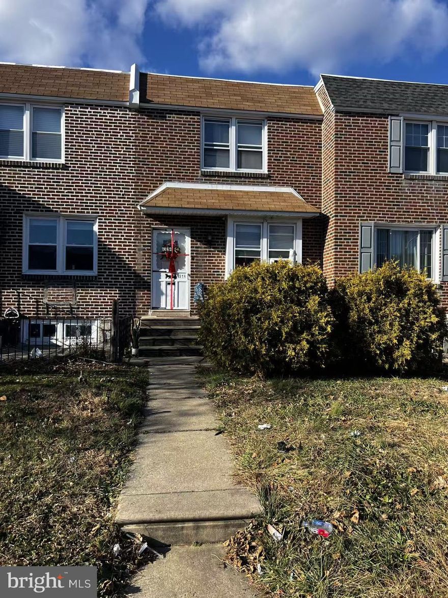 Great investment house. Close to shopping center and major highway.  Currently tenant occupied and renting $1500 a month. Tenant is on month to month lease. Please schedule your appointment today.